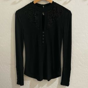 🌵William Rast Key Hole Long Sleeve Top